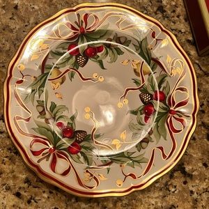 TIFFANY & Co
WHITE HOLIDAY GARLAND
10.25" DINNER
PLATE